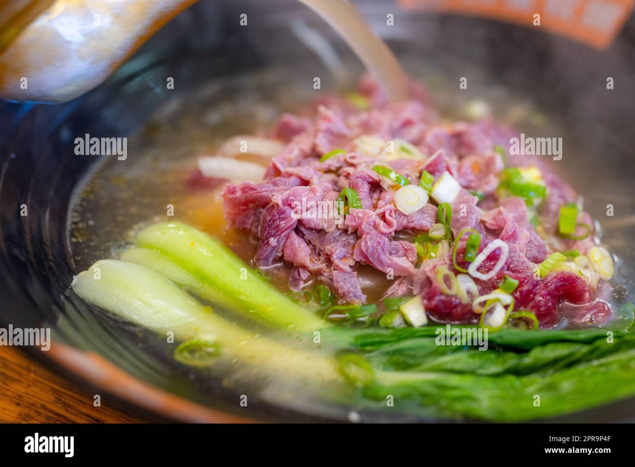 Spaghetti con fetta di manzo crudo, famosa cucina a Kinmen di Taiwan Foto Stock