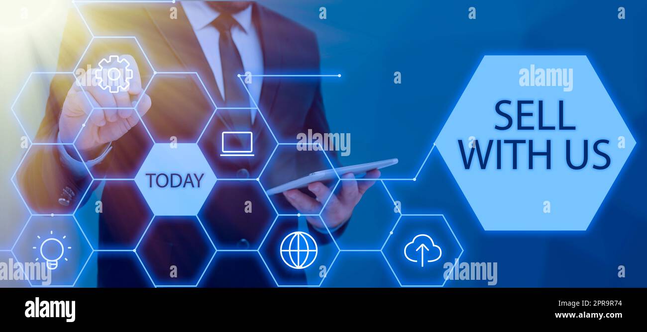 Didascalia di testo che presenta vendi con noi. Internet Concept piattaforma di vendita online alla ricerca di venditore commercio elettronico imprenditore Holding tablet e penna puntando su Pattern con S.. Foto Stock