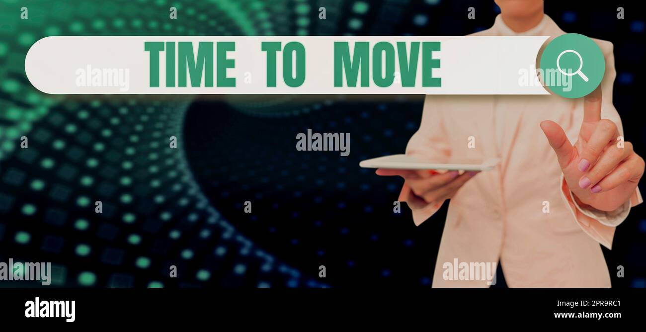 Visualizzazione concettuale del tempo di spostamento. Word Written on Best Period to transfer Relocation Change the current path businessman in suit holding notepad, a simboleggiare il successo del lavoro di squadra. Foto Stock