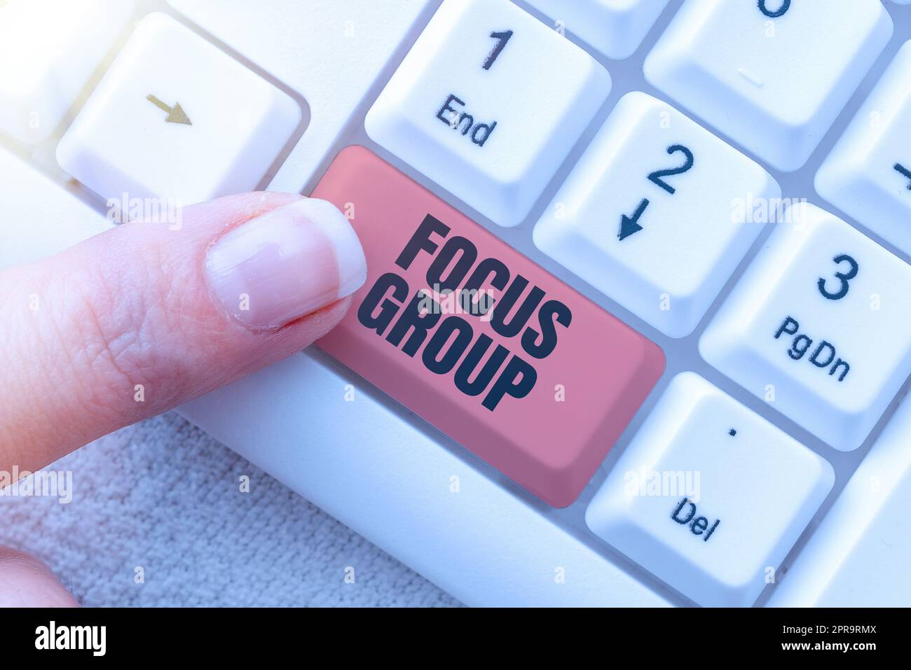 Gruppo di interesse didascalie concettuali. Panoramica aziendale che mostra assemblato per partecipare alla discussione su qualcosa -49056 Foto Stock