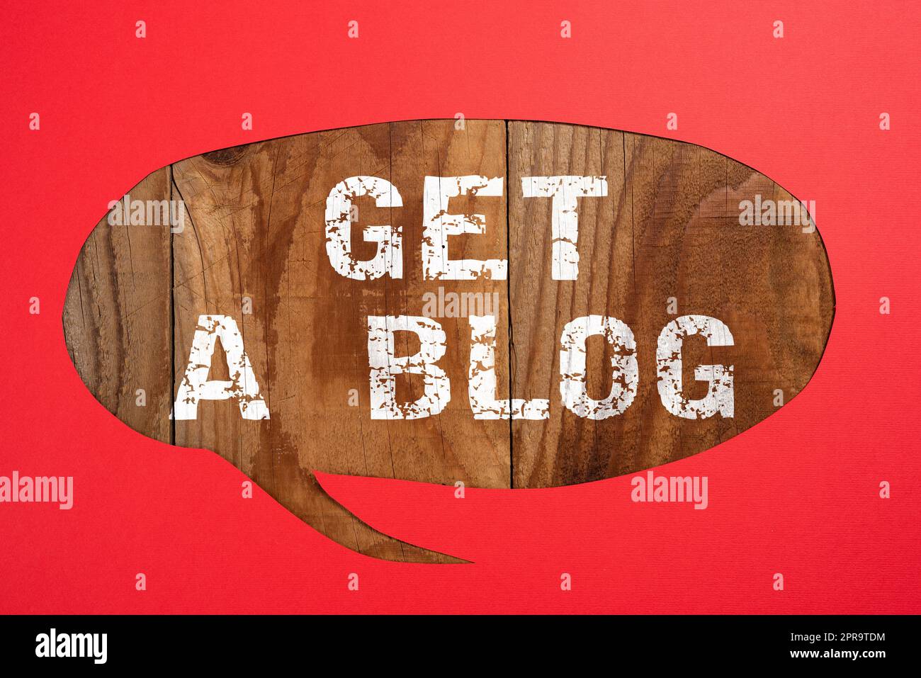 Segno di testo che mostra Get A Blog. Concetto significato iniziare a scrivere sui social network blog comunicazione moderna bolla vocale ritagliata con messaggio importante posto sul pavimento. Foto Stock