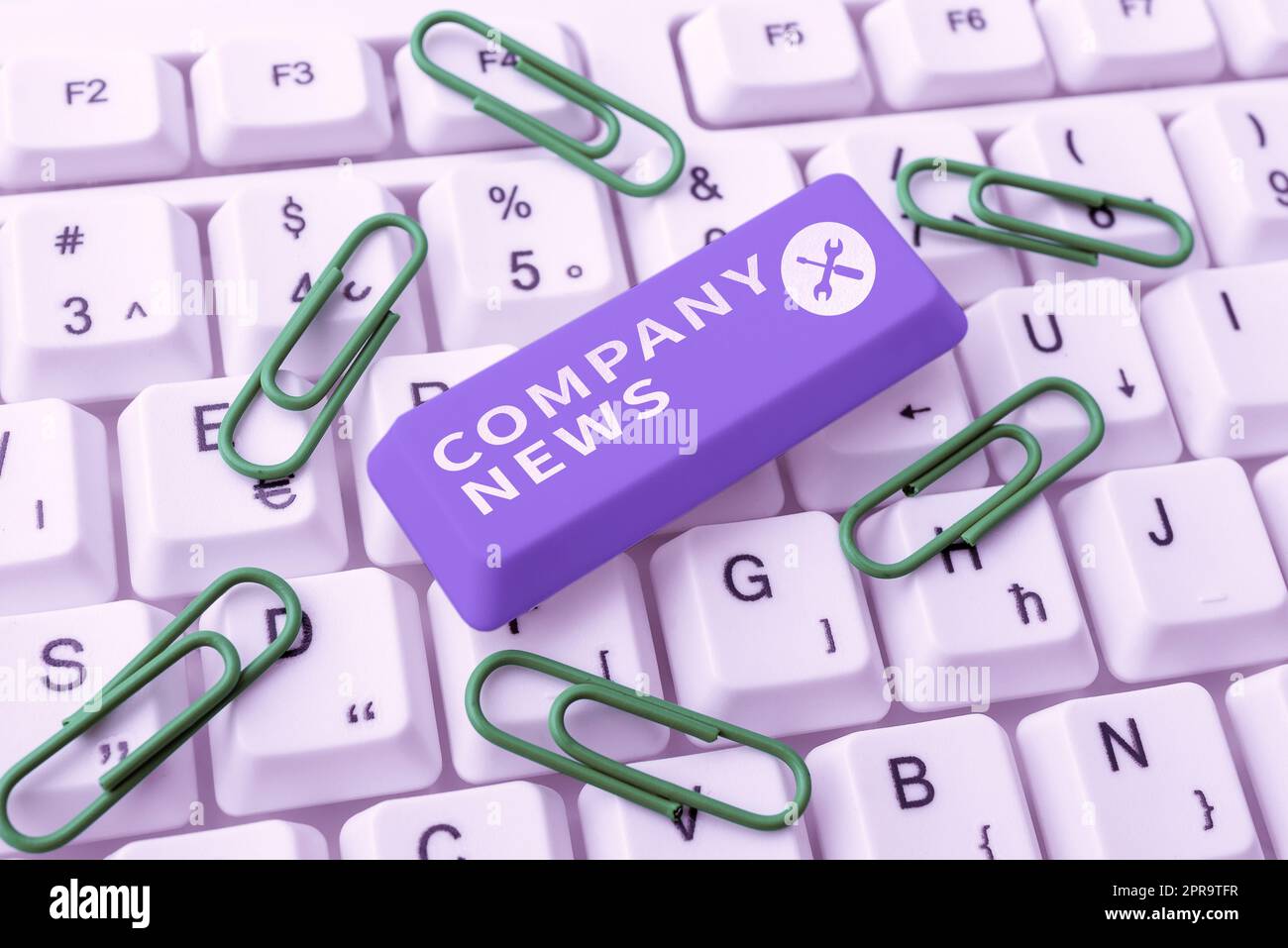 Firma che mostra le notizie aziendali. Parola scritta sulle informazioni più recenti e che accade su un rapporto corporativo di affari -48979 Foto Stock