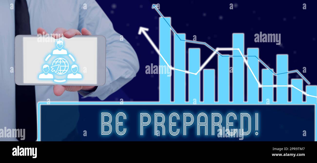 Scrittura visualizzazione testo da preparare. Internet Concept si prepara per qualsiasi cosa accada piano in anticipo rispetto al tempo Lady in piedi davanti alla porta aprendo nuove opportunità per il successo. Foto Stock