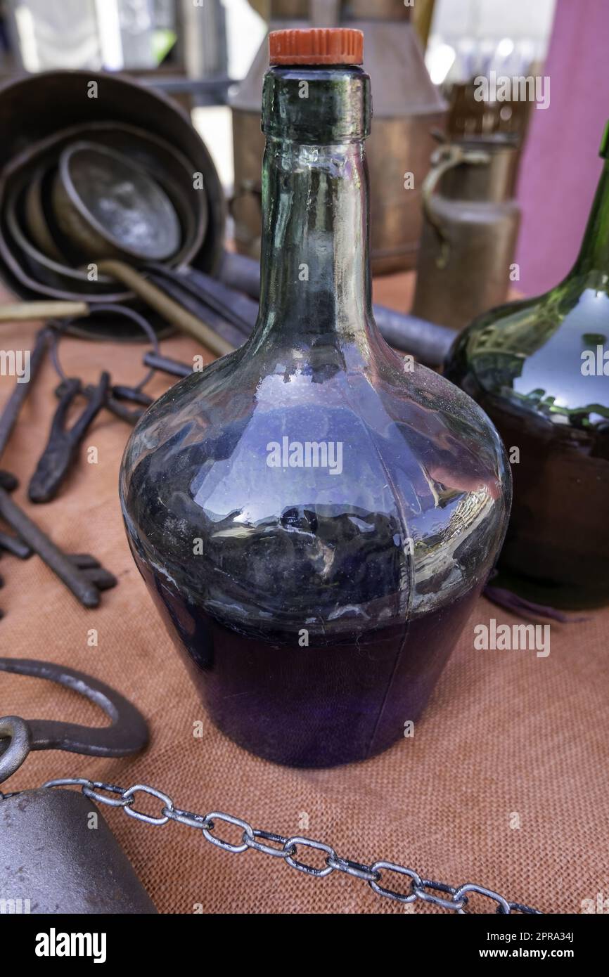 Vecchia bottiglia di vetro Foto Stock