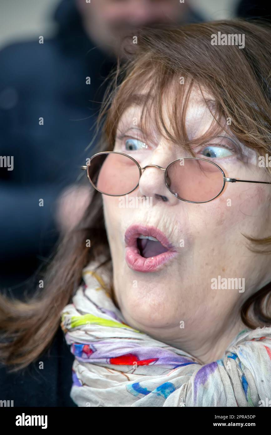 Parigi, Francia. 10 marzo 2016. Jane Birkin partecipa alla cerimonia di inaugurazione di una targa commemorativa in memoria di Serge Gainsbourg, a Parigi. Foto Stock