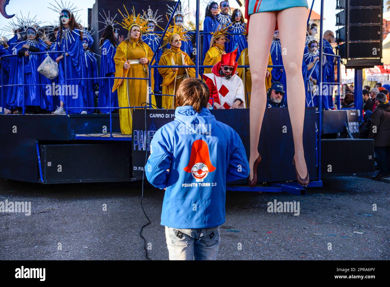 Un momento della cerimonia di apertura delle celebrazioni per i 150 anni del Carnevale di Viareggio il 4 febbraio 2023 a Viareggio Foto Stock