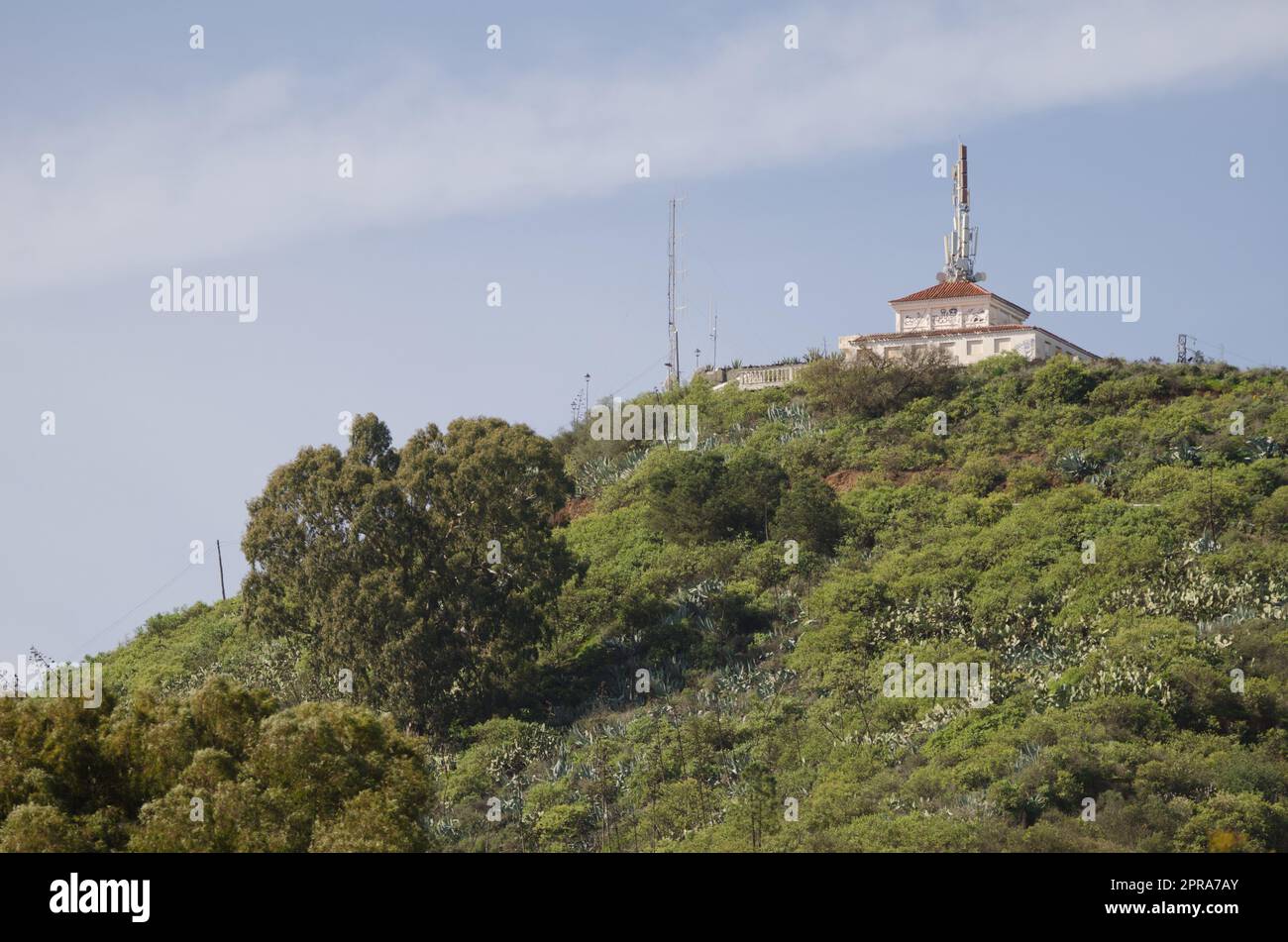 Costruzione con antenne per telecomunicazioni. Foto Stock