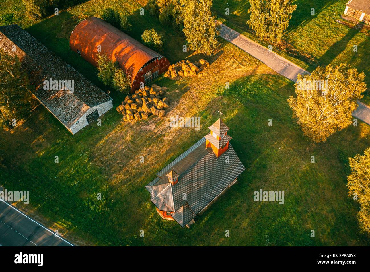 Perebrod'ye, distretto di Braslaw, Vitebsk Voblast, Bielorussia. Veduta aerea del Tempio Cattolico del cuore di Gesù Foto Stock