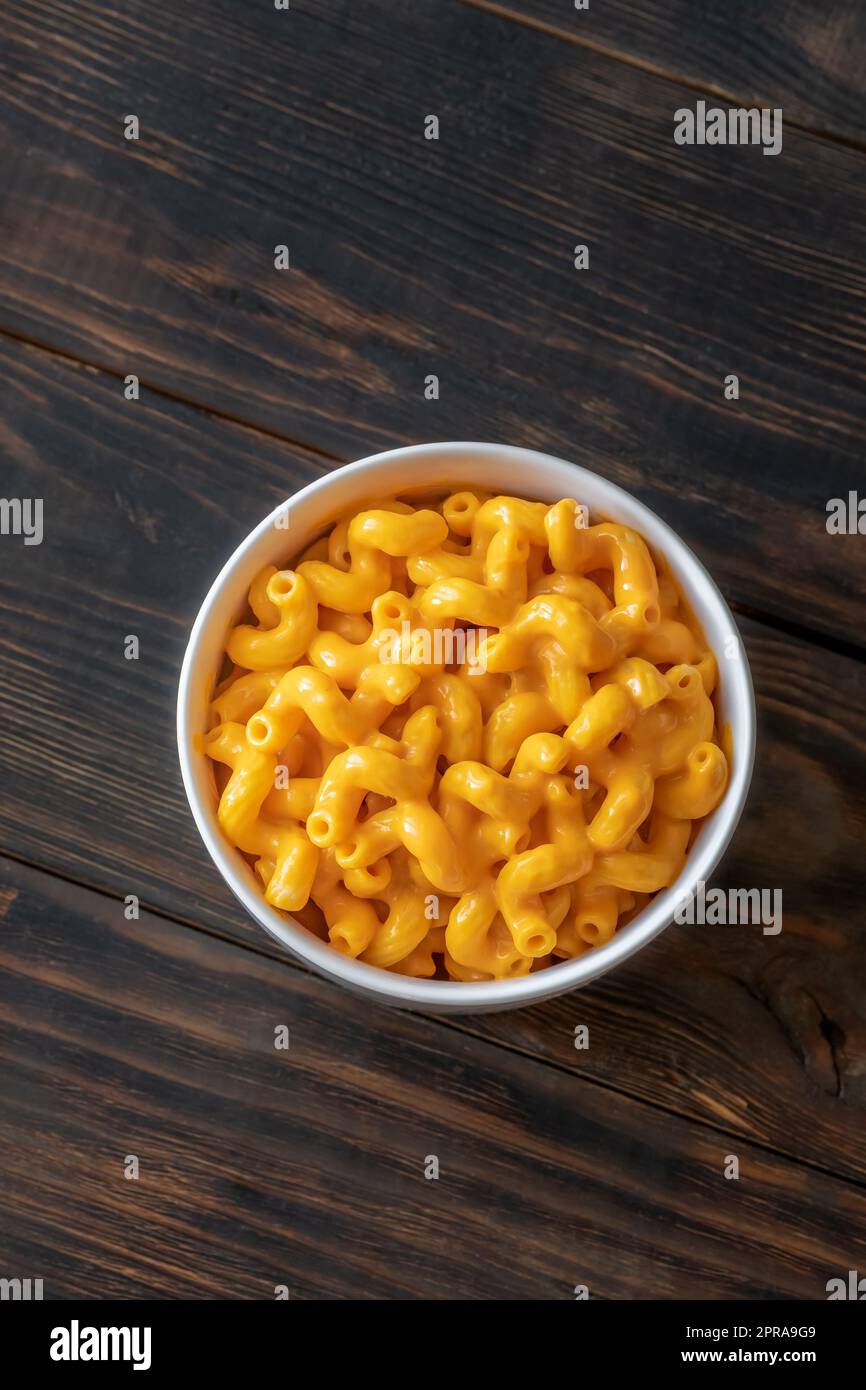 Ciotola di maccheroni e formaggio Foto Stock
