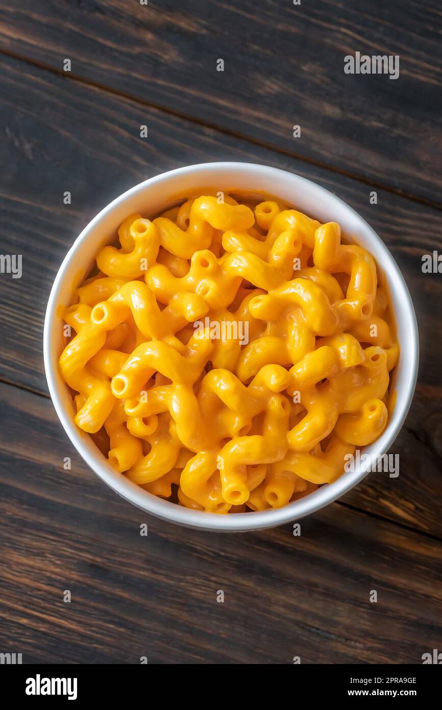 Ciotola di maccheroni e formaggio Foto Stock