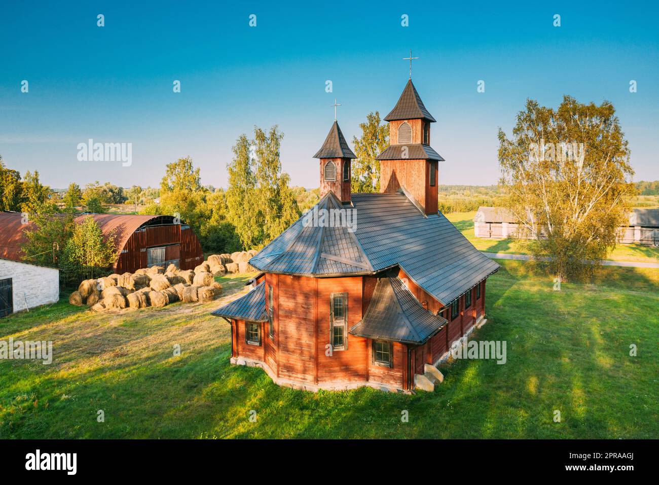 Perebrod'ye, distretto di Braslaw, Vitebsk Voblast, Bielorussia. Veduta aerea del Tempio Cattolico del cuore di Gesù Foto Stock