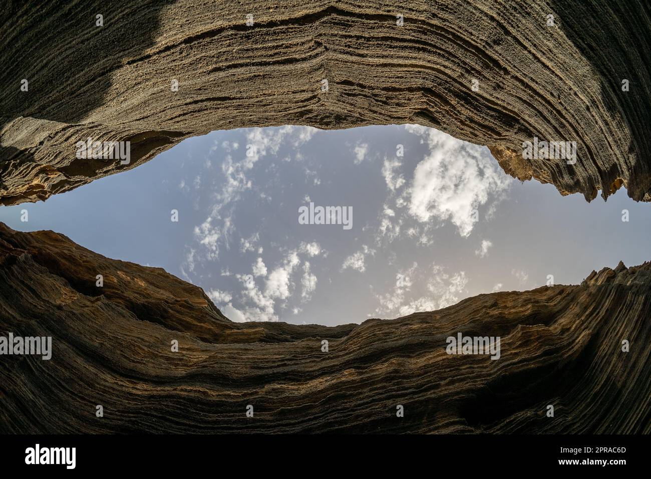 Las Grietas - fessura vulcanica formata sulle pendici del Montana Blanca. Immagine con gamma dinamica elevata. Lanzarote, Isole Canarie. Spagna. Foto Stock