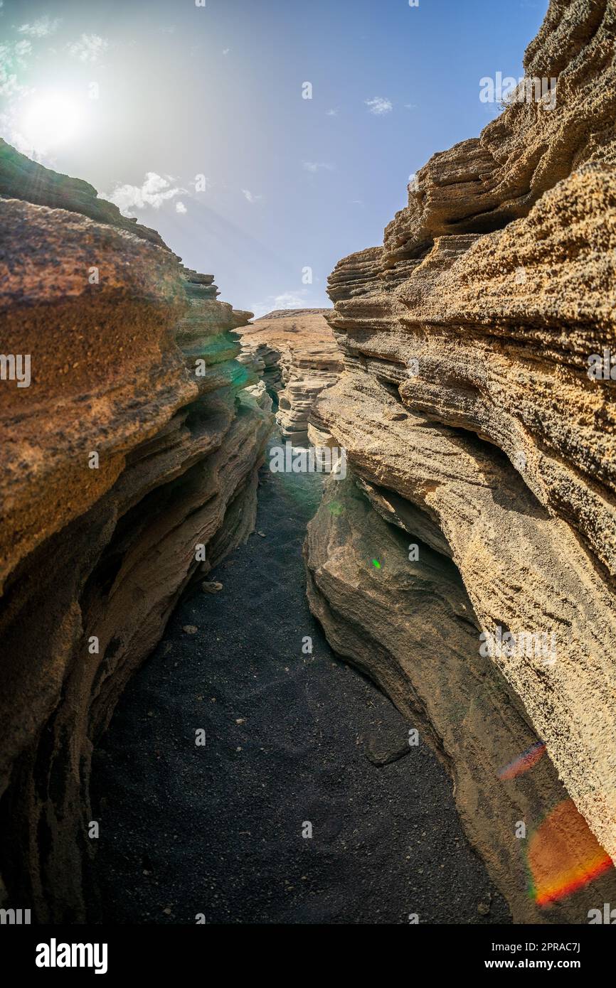 Las Grietas - fessura vulcanica formata sulle pendici del Montana Blanca. Immagine con gamma dinamica elevata. Lanzarote, Isole Canarie. Spagna. Foto Stock