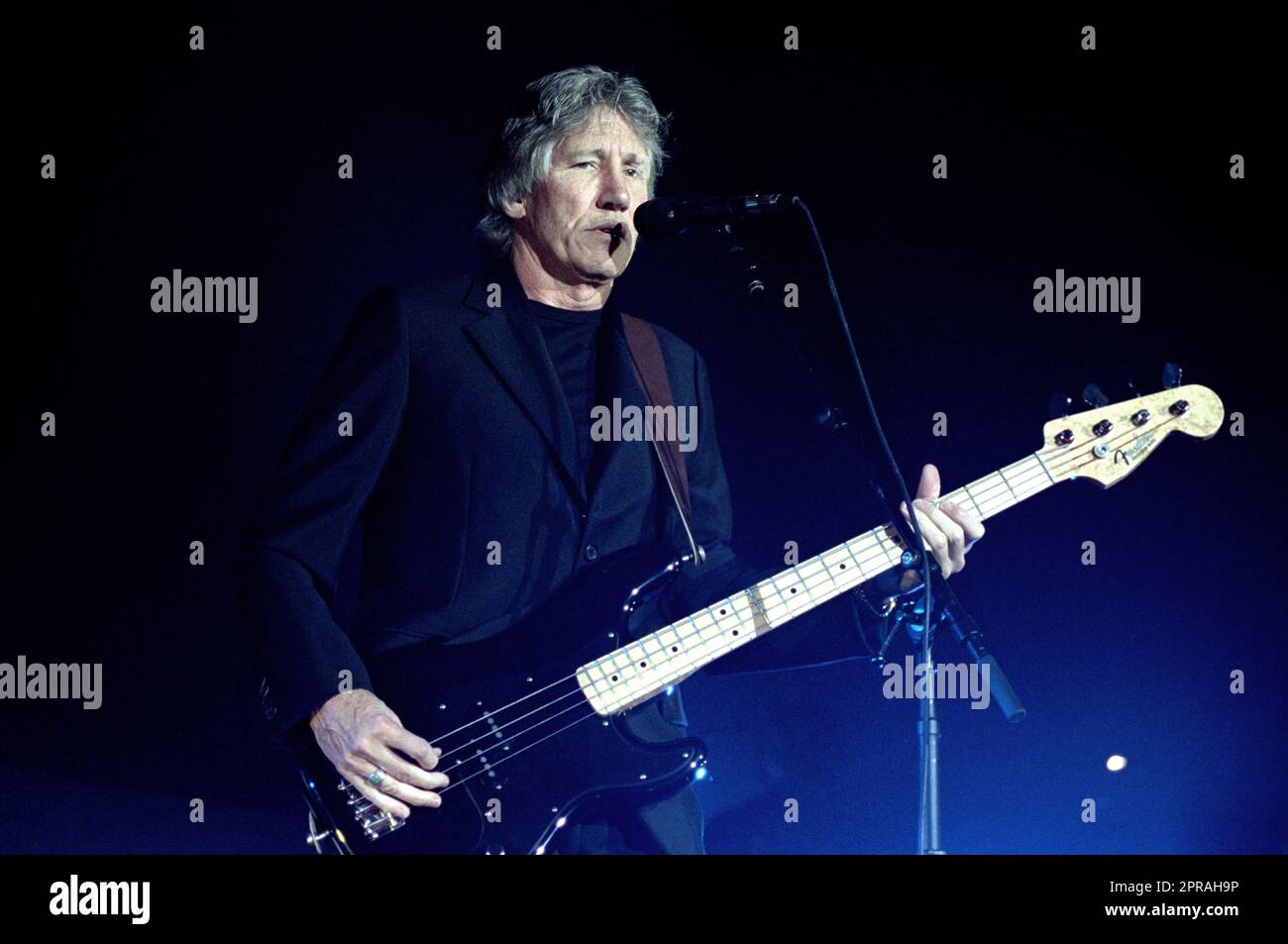 Milano Italia 2002-05-10 : Roger Waters durante un concerto dal vivo al Forum Assago Foto Stock