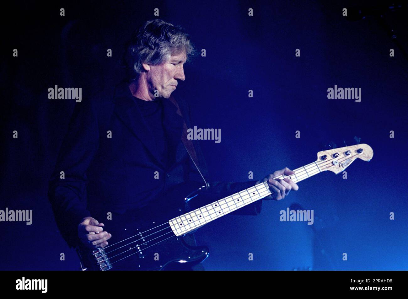 Milano Italia 2002-05-10 : Roger Waters durante un concerto dal vivo al Forum Assago Foto Stock