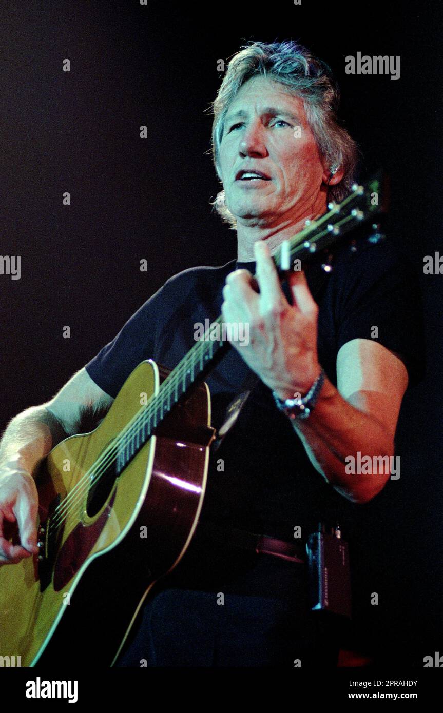 Milano Italia 2002-05-10 : Roger Waters durante un concerto dal vivo al Forum Assago Foto Stock