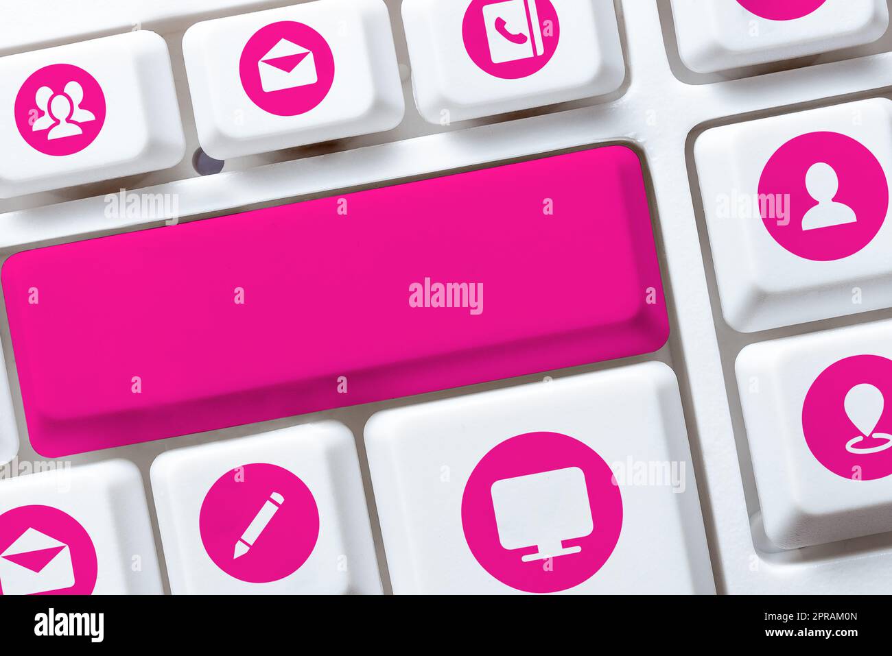 Download dei dati dei file online, caricamento dei codici di programmazione, chat e attività di navigazione, raccolta delle informazioni, dispositivo di elaborazione, Imparare cose nuove Foto Stock