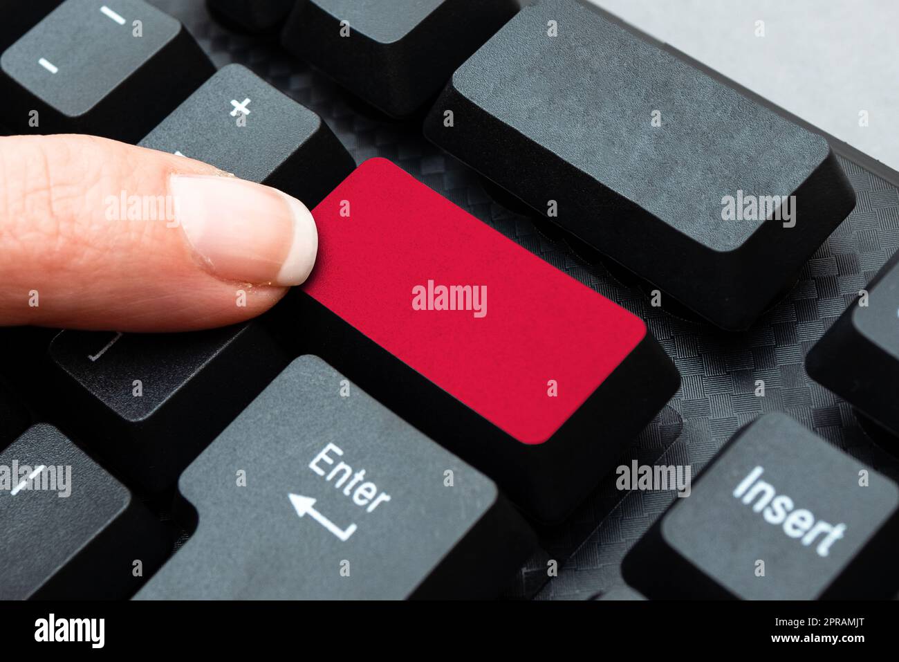 Download dei dati dei file online, caricamento dei codici di programmazione, chat e attività di navigazione, raccolta delle informazioni, dispositivo di elaborazione, Imparare cose nuove Foto Stock