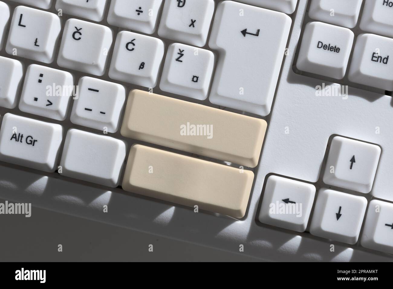 Download dei dati dei file online, caricamento dei codici di programmazione, chat e attività di navigazione, raccolta delle informazioni, dispositivo di elaborazione, Imparare cose nuove Foto Stock