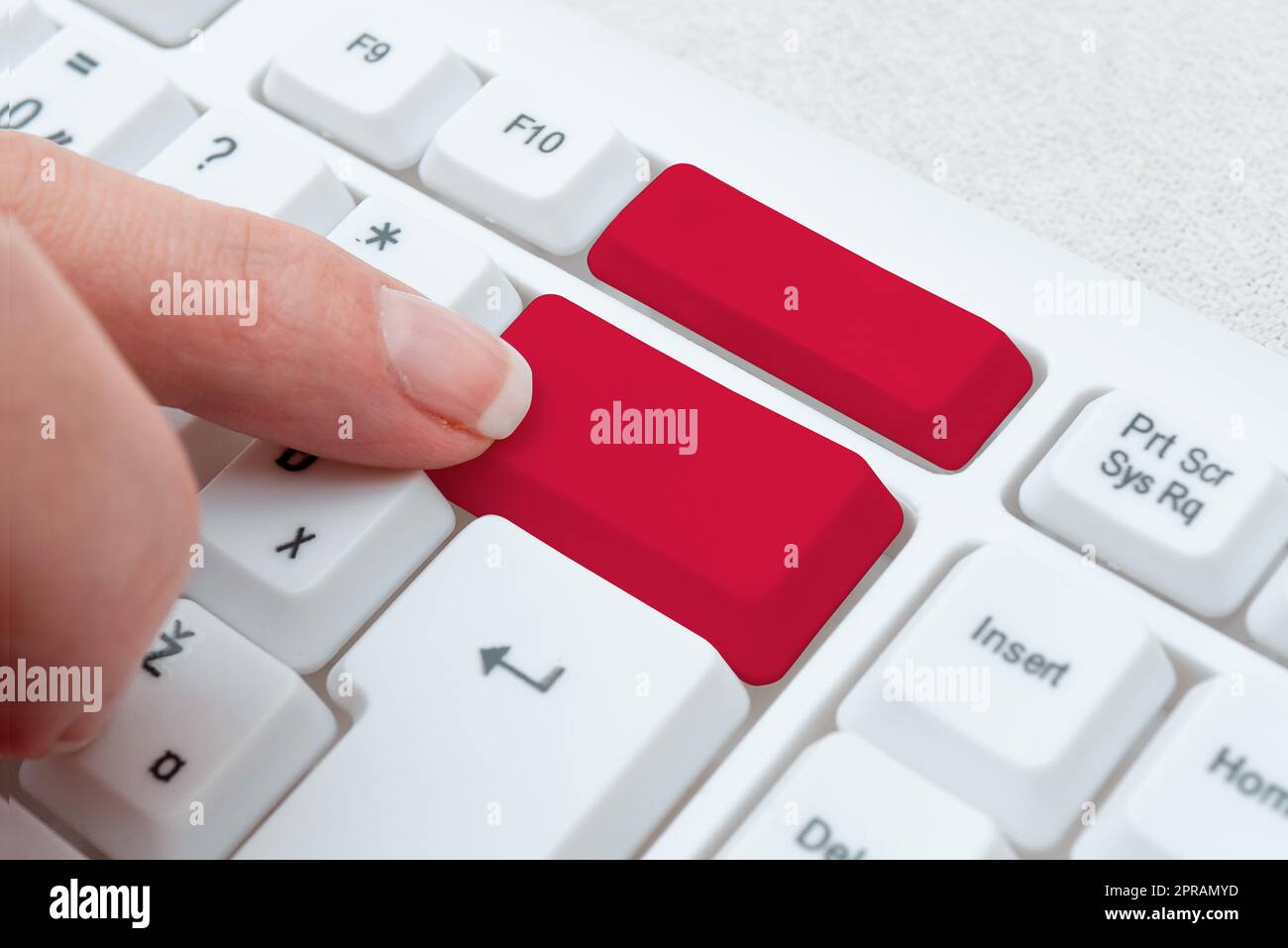 Download dei dati dei file online, caricamento dei codici di programmazione, chat e attività di navigazione, raccolta delle informazioni, dispositivo di elaborazione, Imparare cose nuove Foto Stock