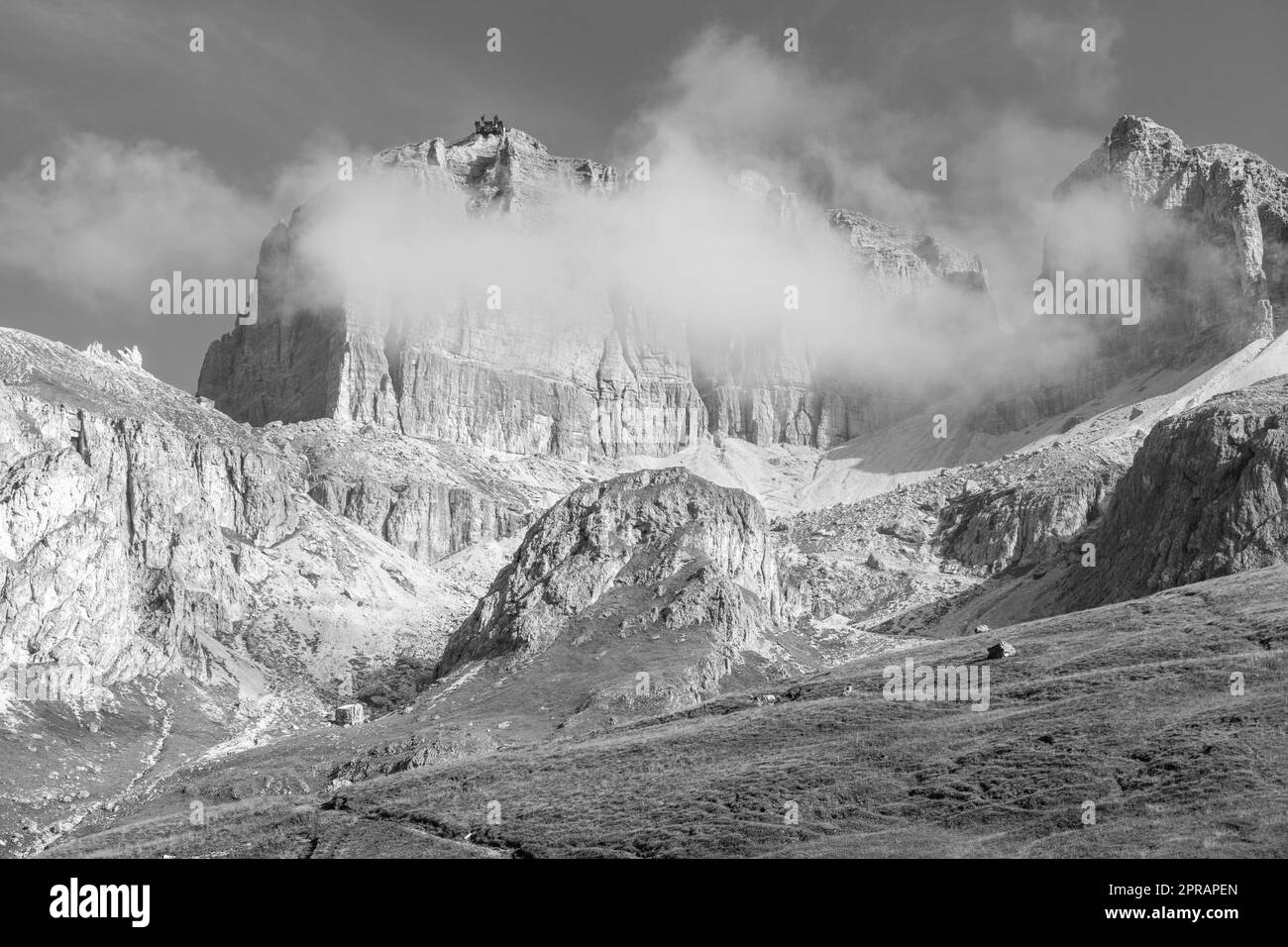 Wafts di nebbia nelle montagne dell'Austria Foto Stock