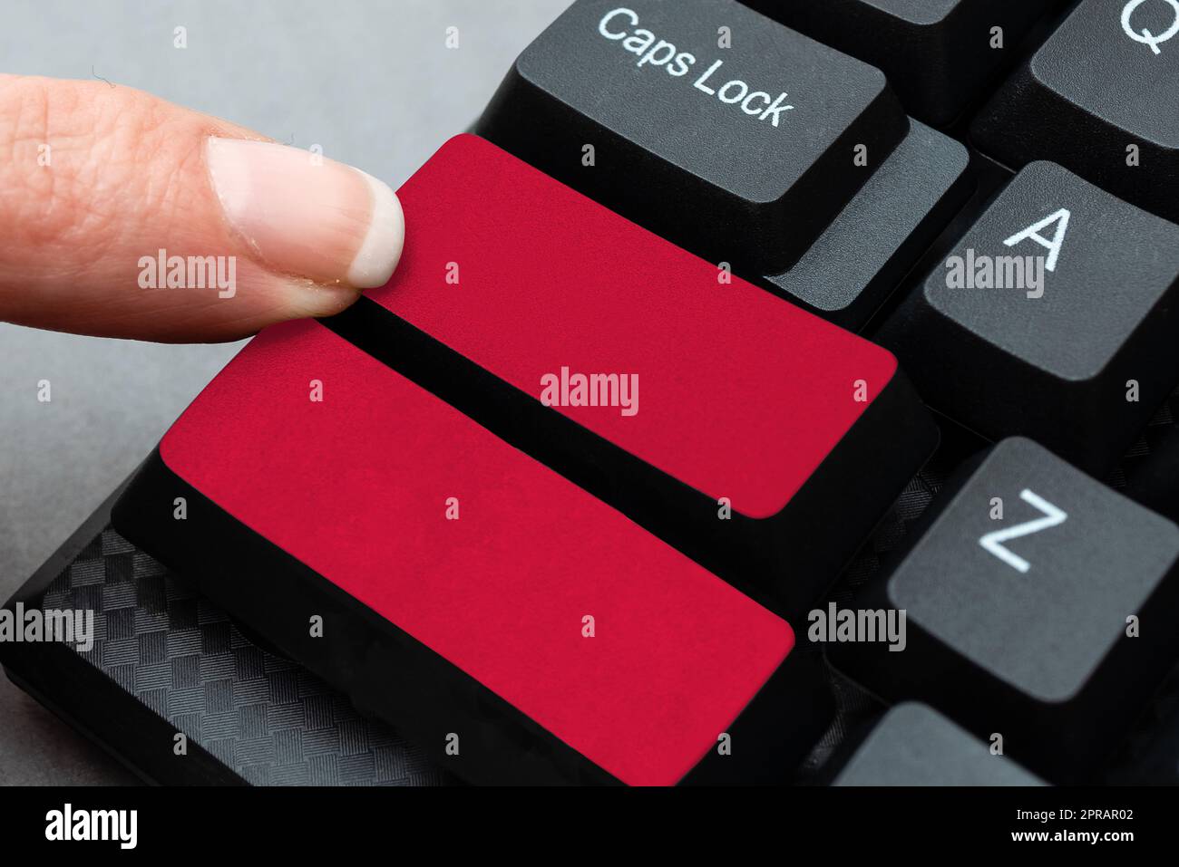 Download dei dati dei file online, caricamento dei codici di programmazione, chat e attività di navigazione, raccolta delle informazioni, dispositivo di elaborazione, Imparare cose nuove Foto Stock