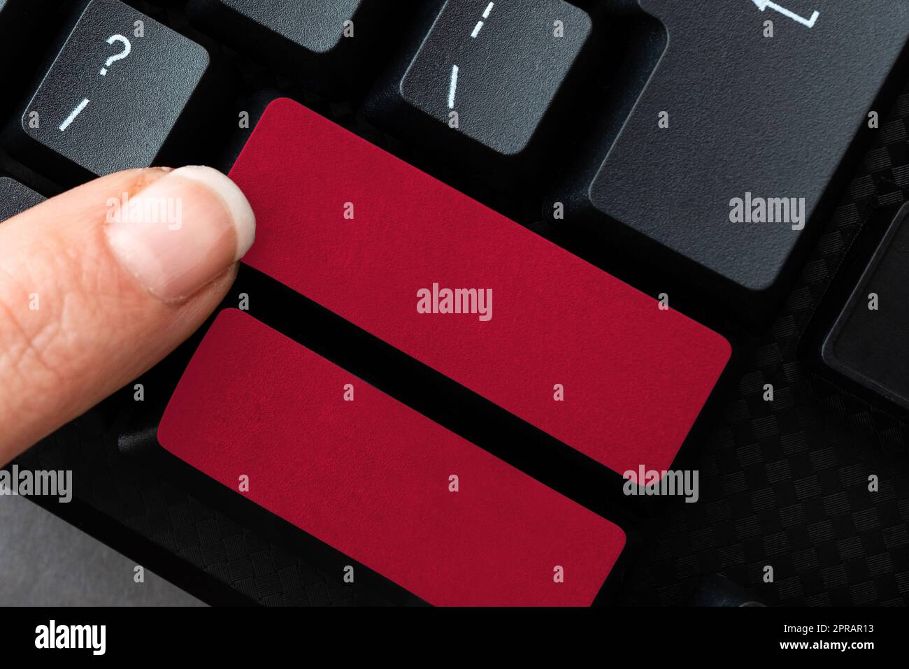 Download dei dati dei file online, caricamento dei codici di programmazione, chat e attività di navigazione, raccolta delle informazioni, dispositivo di elaborazione, Imparare cose nuove Foto Stock