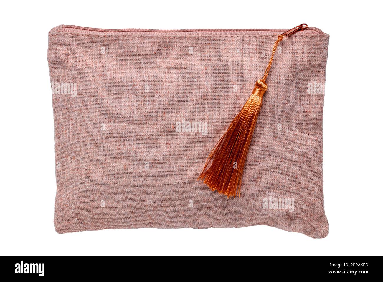 Sacchetti cosmetici isolati. Primo piano di una lussuosa borsa da viaggio cosmetica con zip isolata su uno sfondo bianco. Utilizzato per le spazzole essenziali per il trucco e i prodotti di bellezza. Macro. Foto Stock