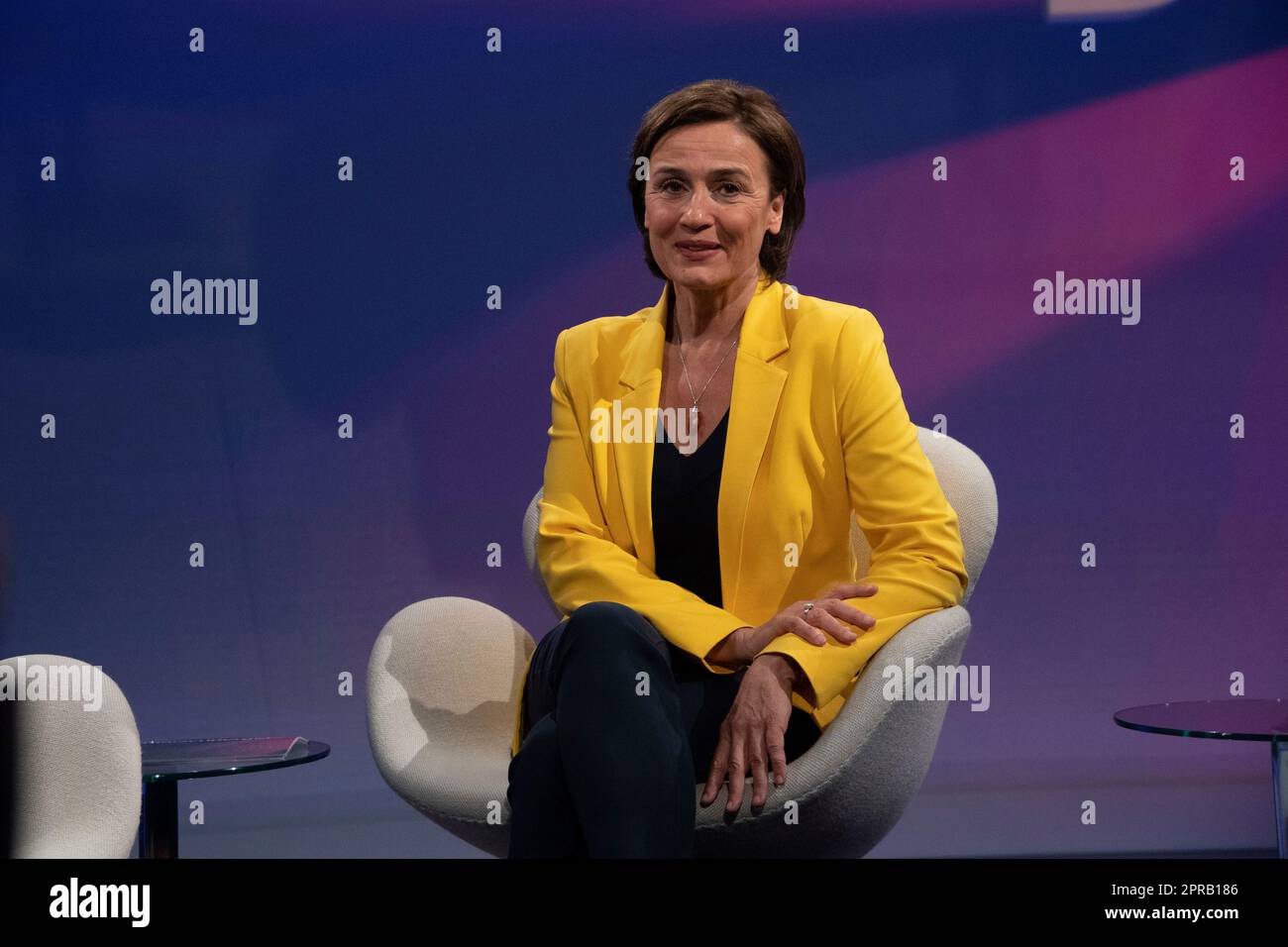 Colonia, Germania. 26th Apr, 2023. Sandra MAISCHBERGER, presentatore, ritratto, ritratto, immagine singola ritagliata, Singolo motivo, 'Maischberger', talk show, WDR/ARD, aprile 26th, 2023. Credit: dpa/Alamy Live News Foto Stock