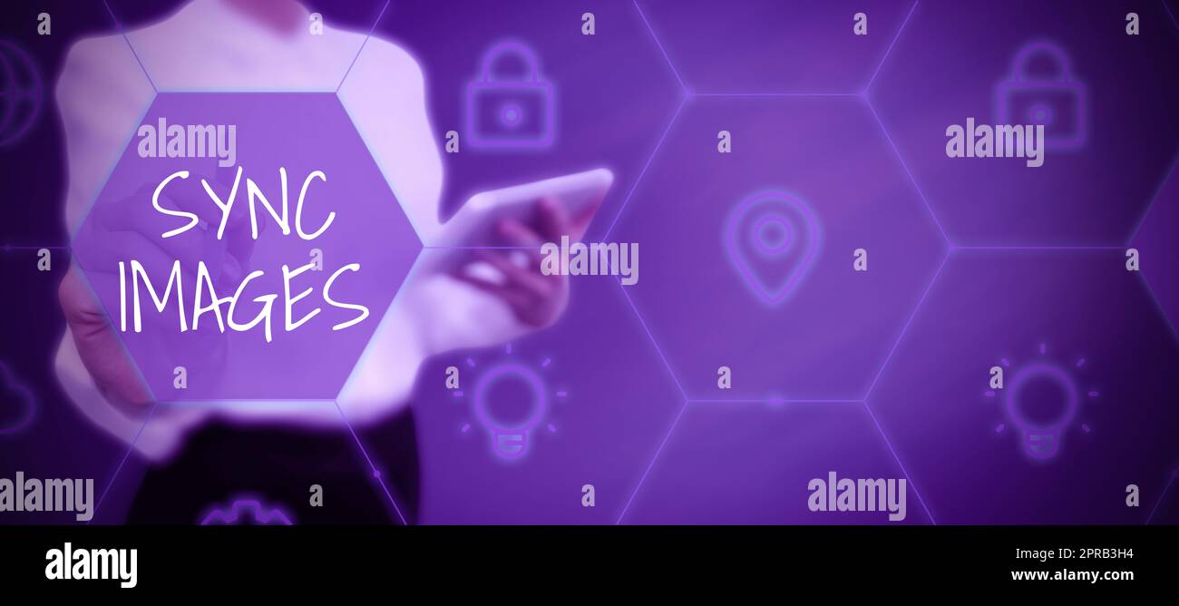 Visualizzazione concettuale Sincronizza immagini, concetto aziendale che rende le foto identiche in tutti i dispositivi accessibili ovunque uomo d'affari in vestito con palma symb aperto Foto Stock