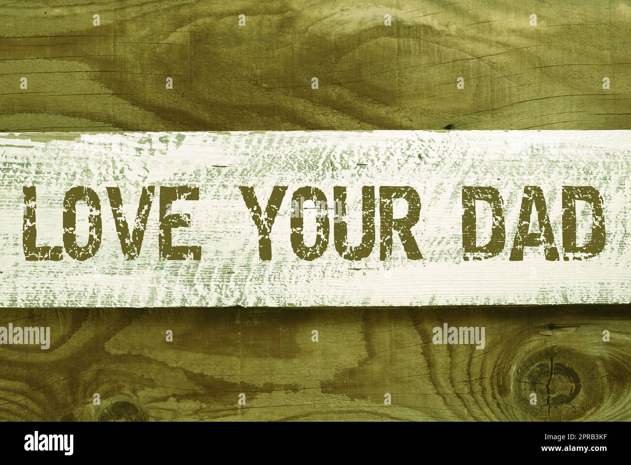 Cartello con l'indicazione Love Your Dad. Panoramica aziendale prova buone sensazioni su tuo padre che ama le emozioni informazioni importanti scritte su Piece of Wood sul pavimento. Foto Stock