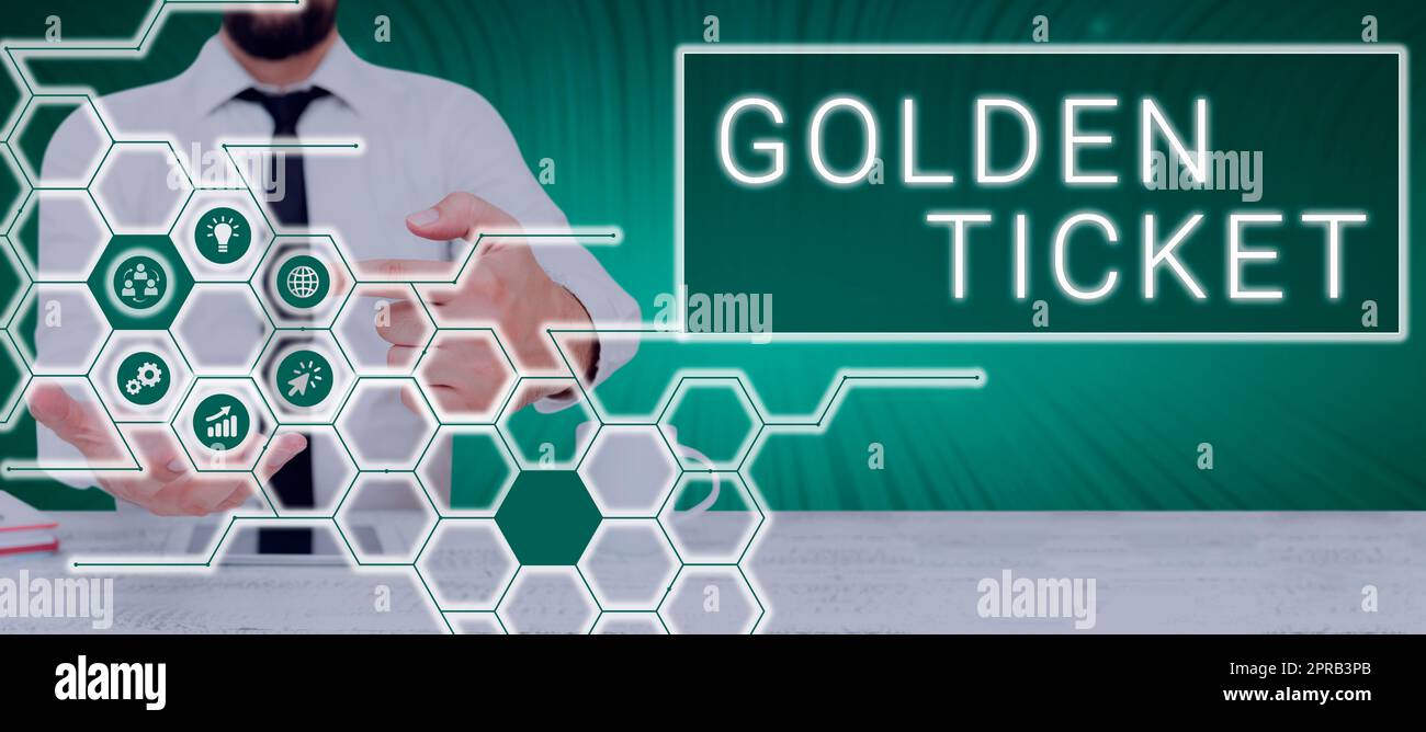 Visualizzazione concettuale Golden Ticket. Foto concettuale Rain Check Access VIP Passport Box Office Seat Event Man con touch screen che visualizza simboli digitali con concetti creativi. Foto Stock