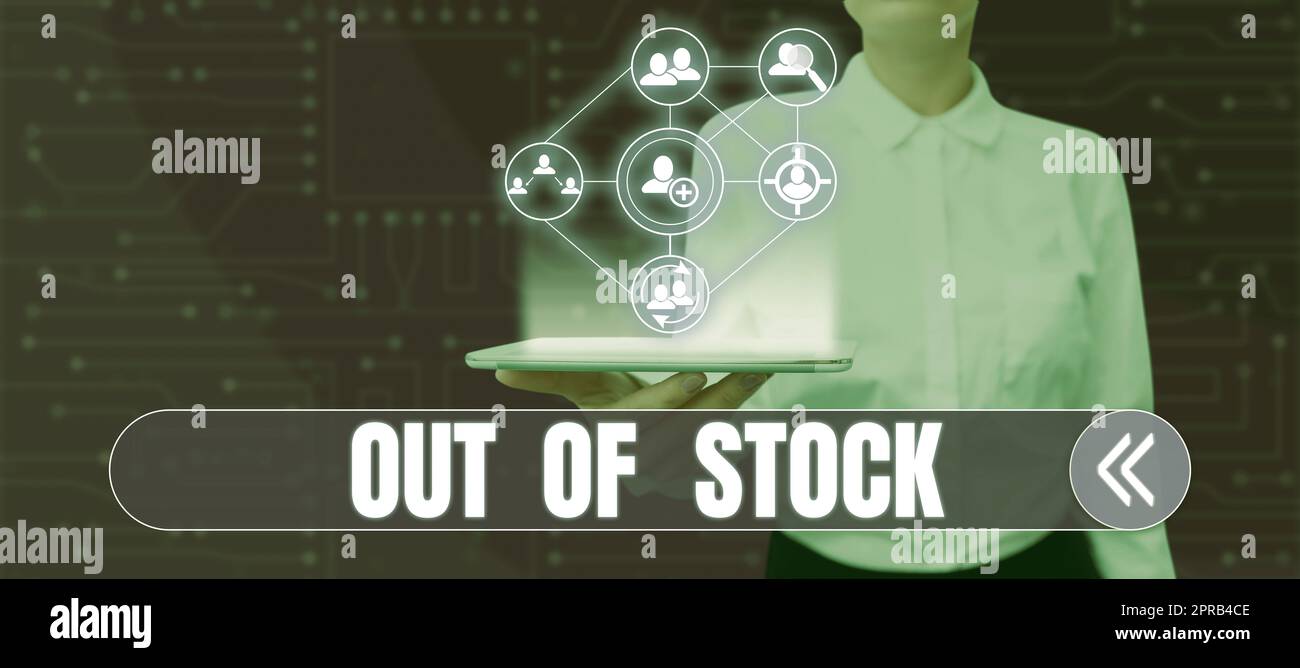 Scrittura a mano del testo non disponibile. Word for non è più disponibile al di fuori del tasso standard di mercato delle donne che detengono un tablet con Digital Human S che presentano lo scambio di dati. Foto Stock