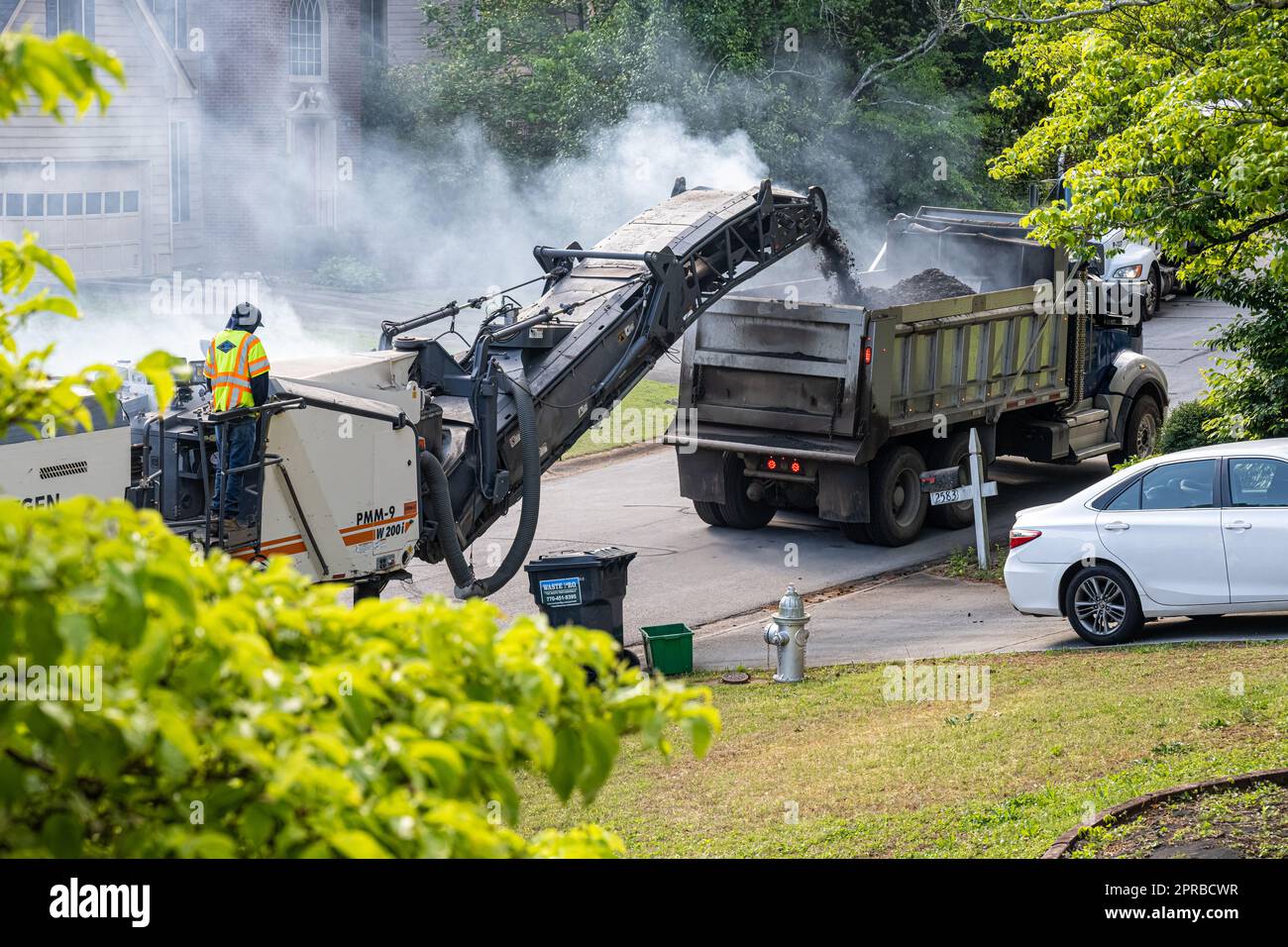 Strada residenziale di ripaving in un Snellville, Georgia, quartiere appena a est di Atlanta. (USA) Foto Stock