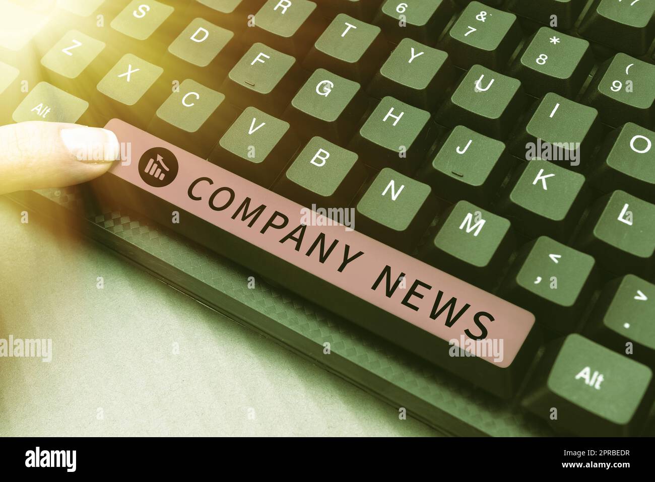 Cartello che mostra le notizie aziendali. Internet Concept Ultime informazioni e avvenimenti su un rapporto aziendale -48663 Foto Stock