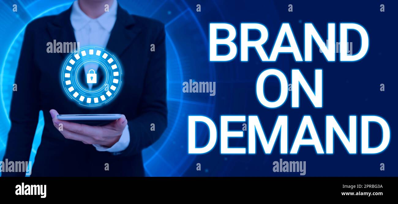 Testo di scrittura a mano Brand On Demand. Business Approach Intelligence necessitava di assistenza per il pensiero intelligente Lady in Suit Holding Pen, che simboleggiava i successi del lavoro di squadra. Foto Stock
