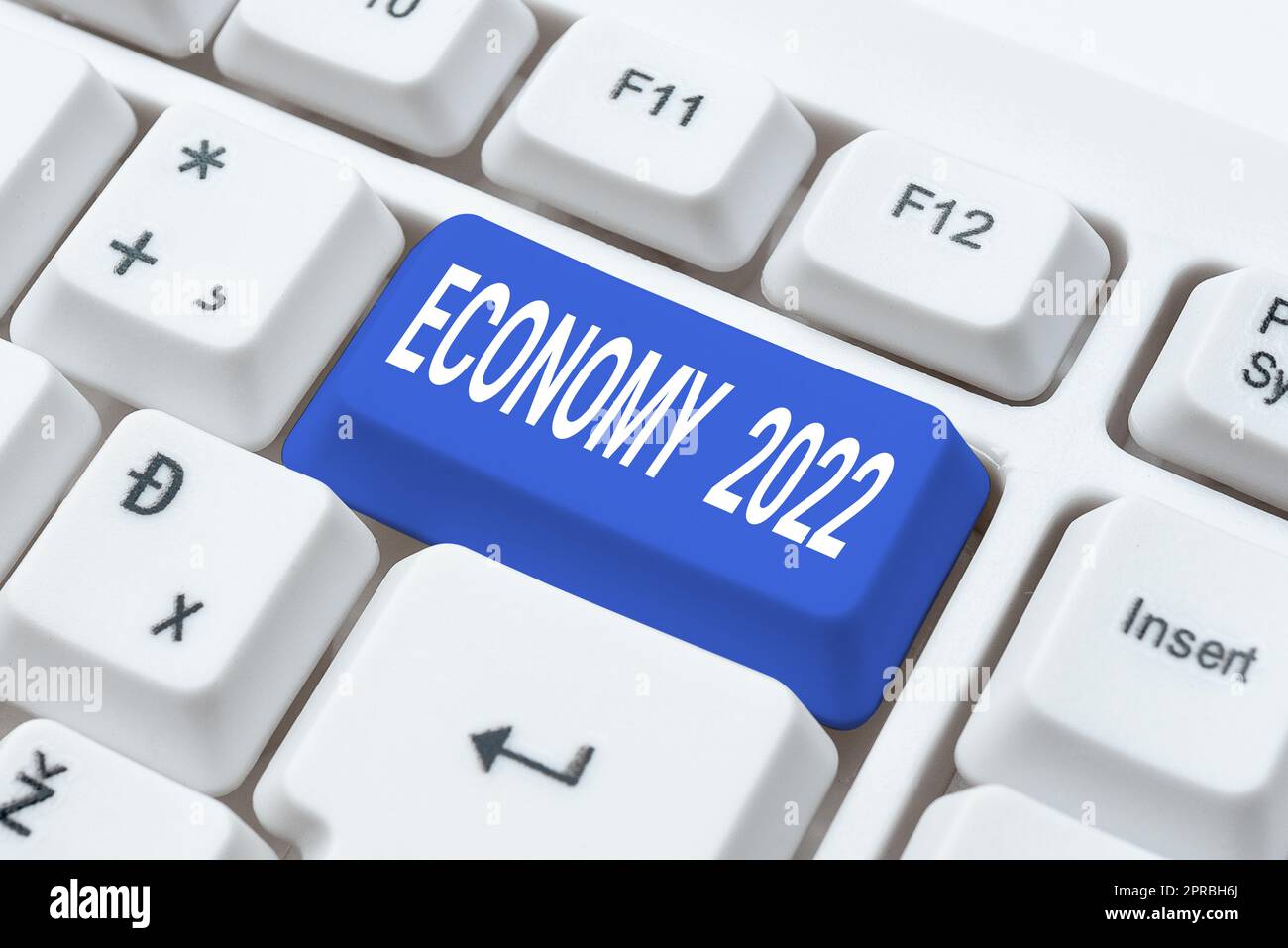 Scrittura a mano Economy 2022. Parola per Stato di ricchezza e risorse di un paese nel prossimo anno -48943 Foto Stock