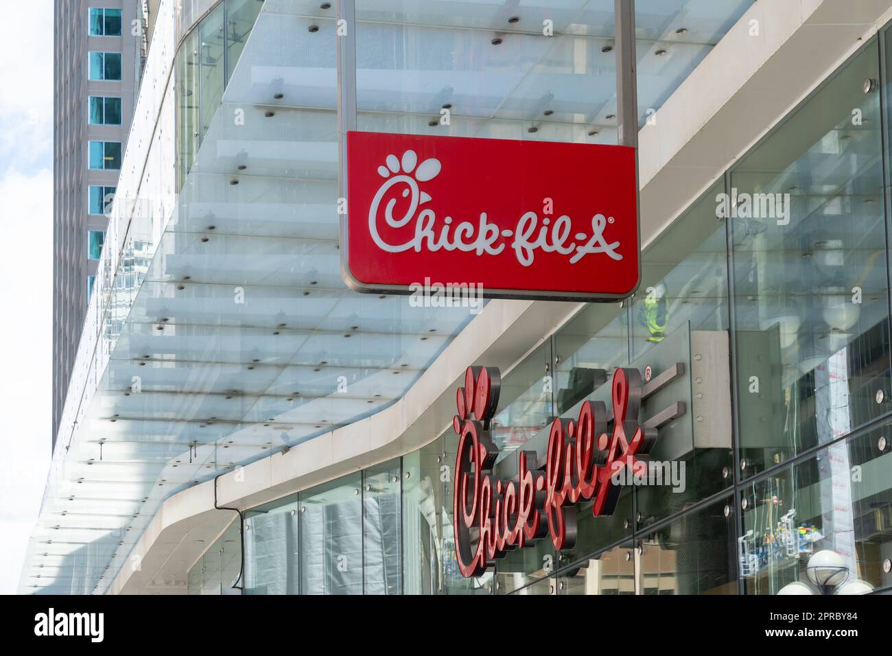 Toronto, Canada - 26 aprile 2023: Ristorante Chick-fil-A a Toronto, Canada. Foto Stock