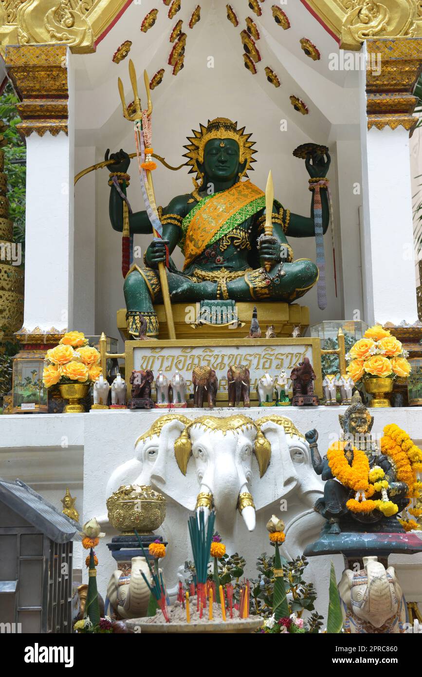 Il Santuario di Phra Indra a Chid Lom, Bangkok, Thailandia. Foto Stock