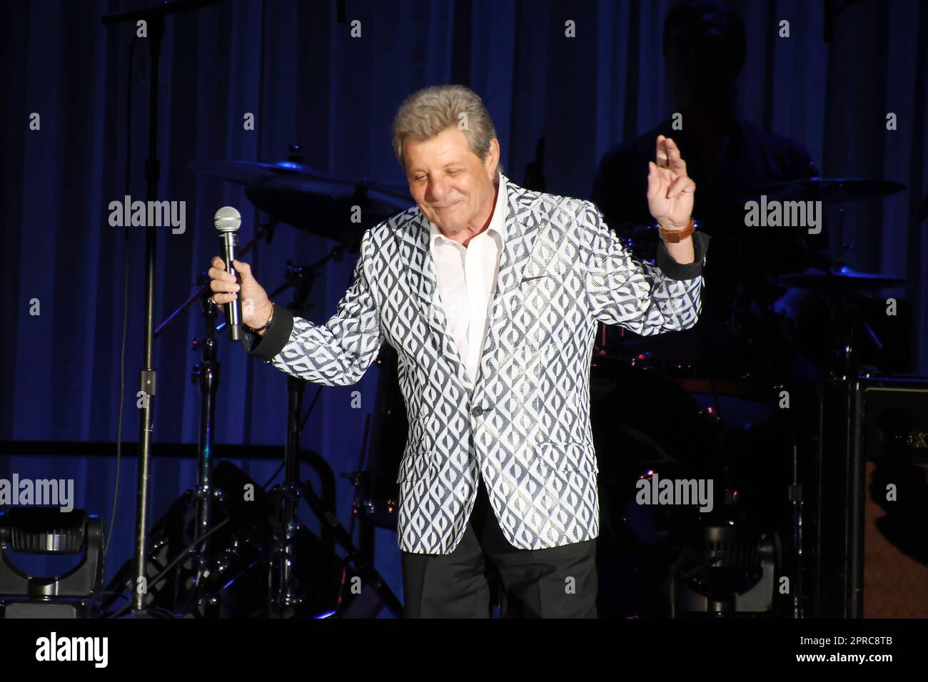 22 aprile 2023, Atlantic City, New Jersey, USA: FRANKIE AVALON suona al Golden Nugget. (Credit Image: © Donald Kravitz/ZUMA Press Wire) SOLO PER USO EDITORIALE! Non per USO commerciale! Foto Stock