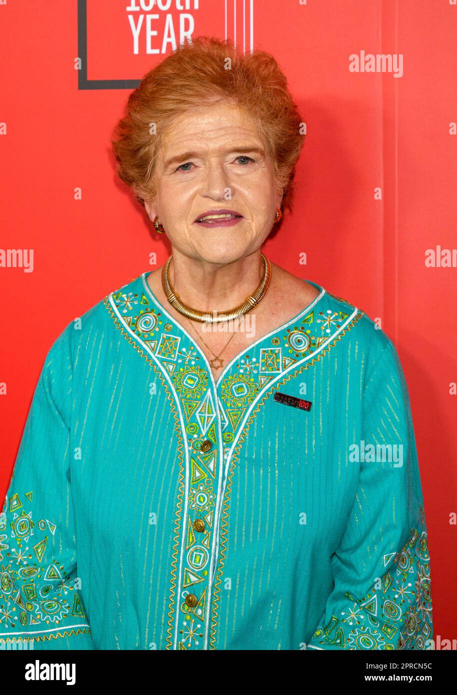 New York, Stati Uniti. 26th Apr, 2023. Deborah Lipstadt sul tappeto rosso durante il Gala Time 100, che celebra le 100 persone più influenti del mondo, si è tenuto presso la Frederick P. Rose Hall, sede del Jazz al Lincoln Center di New York, USA. Credit: Jennifer Graylock/Alamy Live News Foto Stock