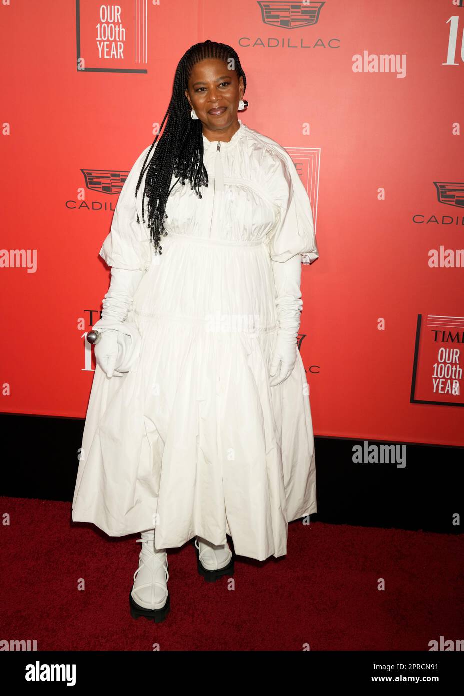 New York, Stati Uniti. 26th Apr, 2023. Simone Leigh sul tappeto rosso durante il Gala Time 100, che celebra le 100 persone più influenti del mondo, si è tenuto presso la Frederick P. Rose Hall, sede del Jazz al Lincoln Center di New York, USA. Credit: Jennifer Graylock/Alamy Live News Foto Stock