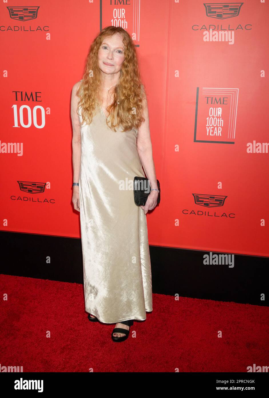 New York, Stati Uniti. 26th Apr, 2023. Mia Farrow sul tappeto rosso durante il Gala Time 100, che celebra le 100 persone più influenti del mondo, si tiene presso la Frederick P. Rose Hall, sede del Jazz al Lincoln Center di New York, USA. Credit: Jennifer Graylock/Alamy Live News Foto Stock