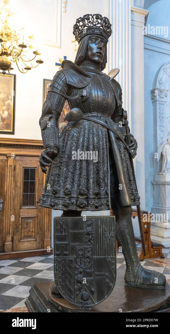 Filippo la Fiera, Duca di Borgogna, e re di Castiglia statua di bronzo al museo Hofkirche di Innsbruck per l'imperatore Massimiliano I. Foto Stock