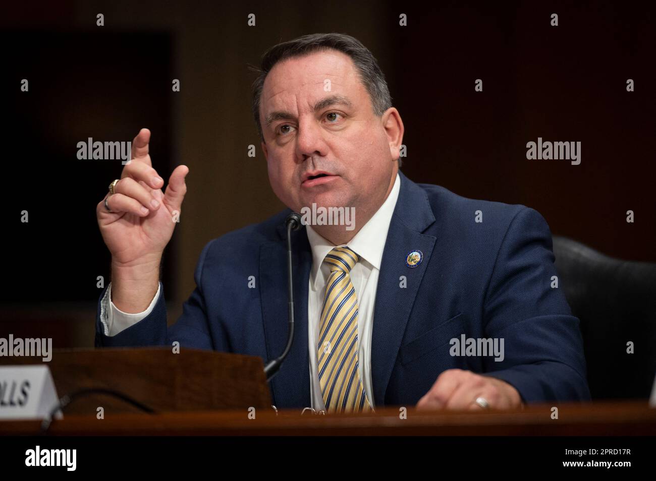 Washington, Stati Uniti. 26th Apr, 2023. Il sindaco Douglas J. Nicholls (repubblicano di Yuma, Arizona) testimonia dinanzi alla commissione del Senato sulla sicurezza interna e gli affari governativi sottocommissione sulle operazioni governative e la gestione delle frontiere per esaminare gli effetti di un aumento della migrazione lungo il confine meridionale degli Stati Uniti, a Capitol Hill a Washington, mercoledì 26 aprile 2023. Foto di Cliff Owen/CNP/ABACAPRESS.COM Credit: Abaca Press/Alamy Live News Foto Stock