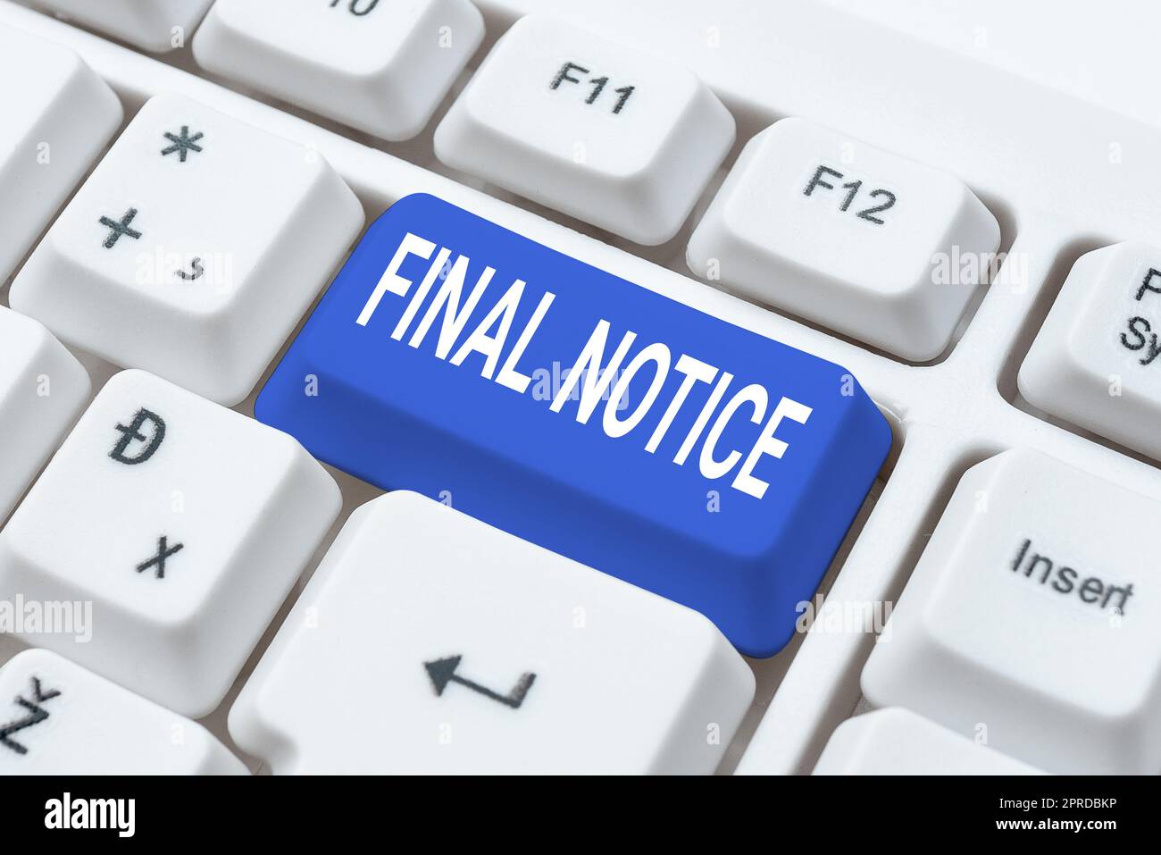 Didascalia concettuale avviso finale. Termine per la dichiarazione formale o l'avvertimento che verrà intrapresa un'azione -48943 Foto Stock