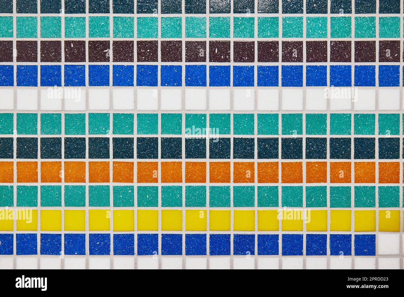 Piccolo mosaico piastrelle deciarato parete dettaglio Foto Stock
