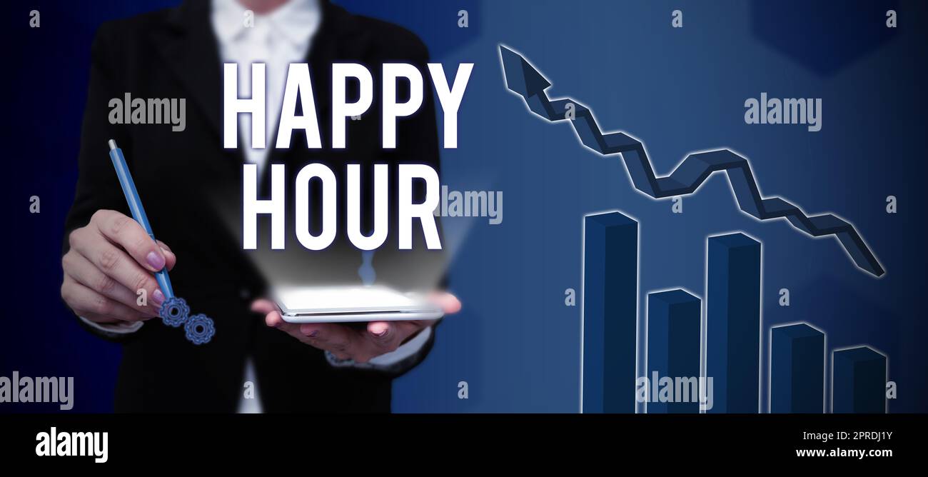 Cartello con happy hour. Idea di lavoro trascorrere del tempo per attività che ti fanno rilassare per un po' un uomo d'affari in completo, tenendo la palma aperta, a simboleggiare il successo del lavoro di squadra. Foto Stock