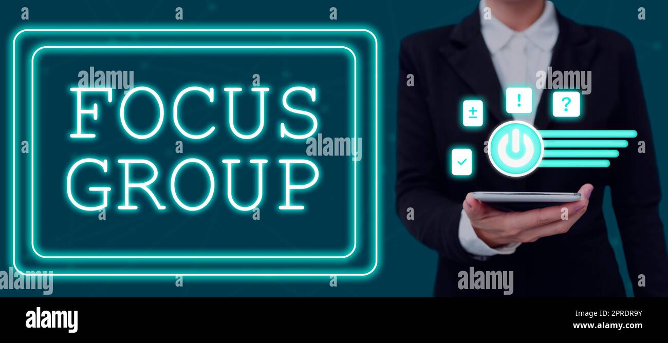 Gruppo focale di visualizzazione concettuale. Concetto che significa mostrare riunito per partecipare alla discussione su qualcosa Lady in Suit che tiene la penna che simboleggia i successi del lavoro di squadra. Foto Stock