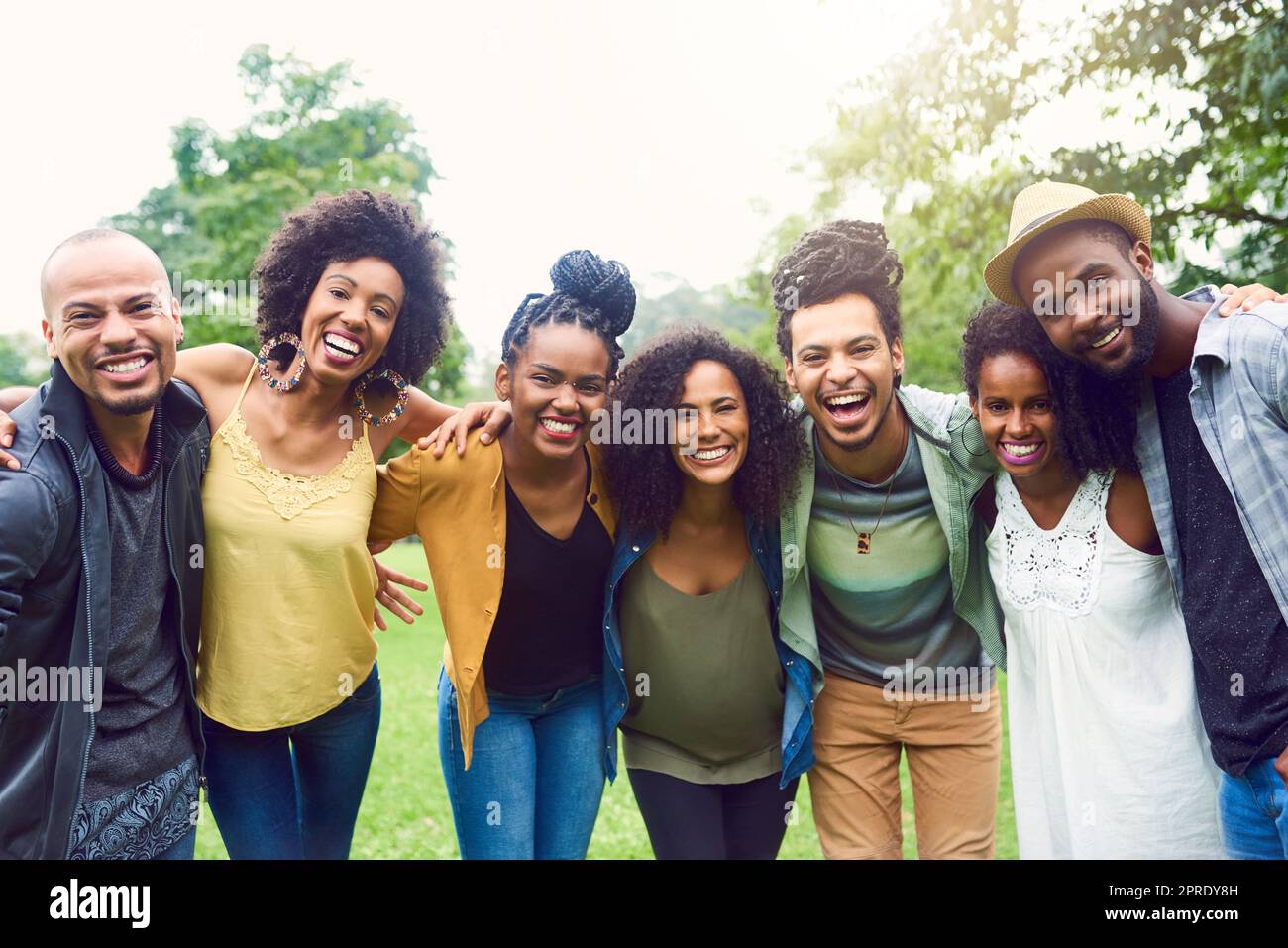 Abbiamo un'amicizia meravigliosa, amici che trascorrono del tempo insieme all'aperto. Foto Stock